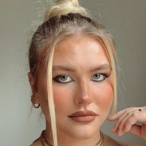 Meet your Posher, Halie